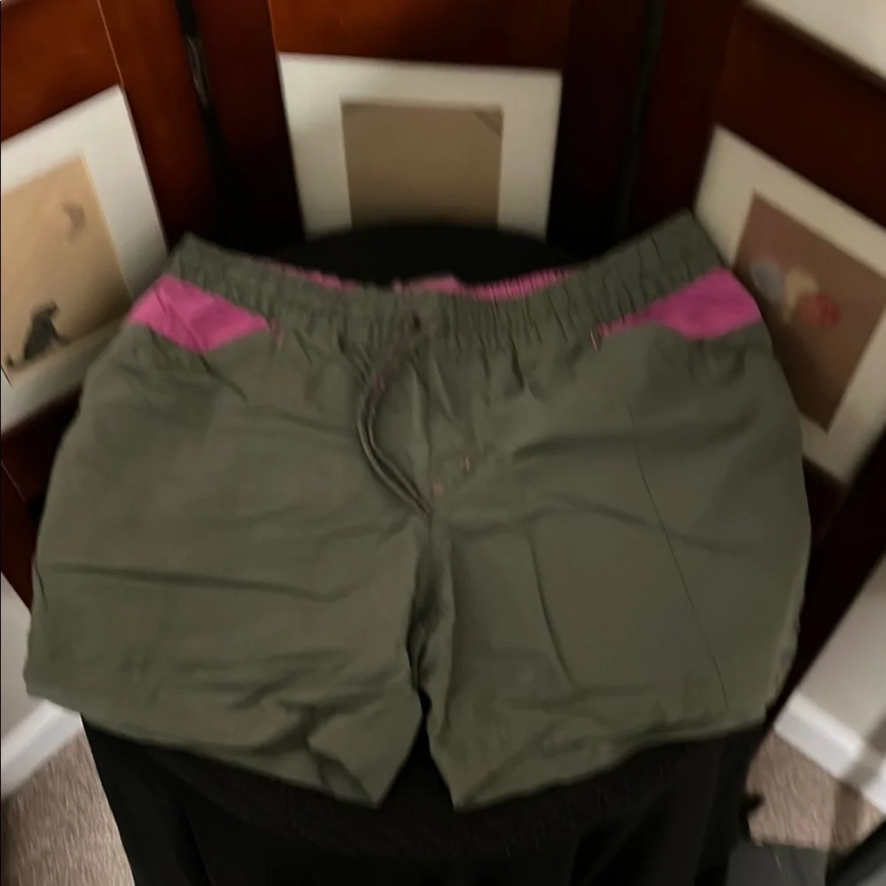 NWOT Columbia Olive Green Shorts with Pink Accents - Picture 1 of 3